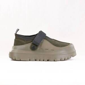NEW UGG men's peakwood lowcut shoes in dark olive/ moss green